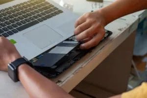 Does Laptops have Lithium Batteries