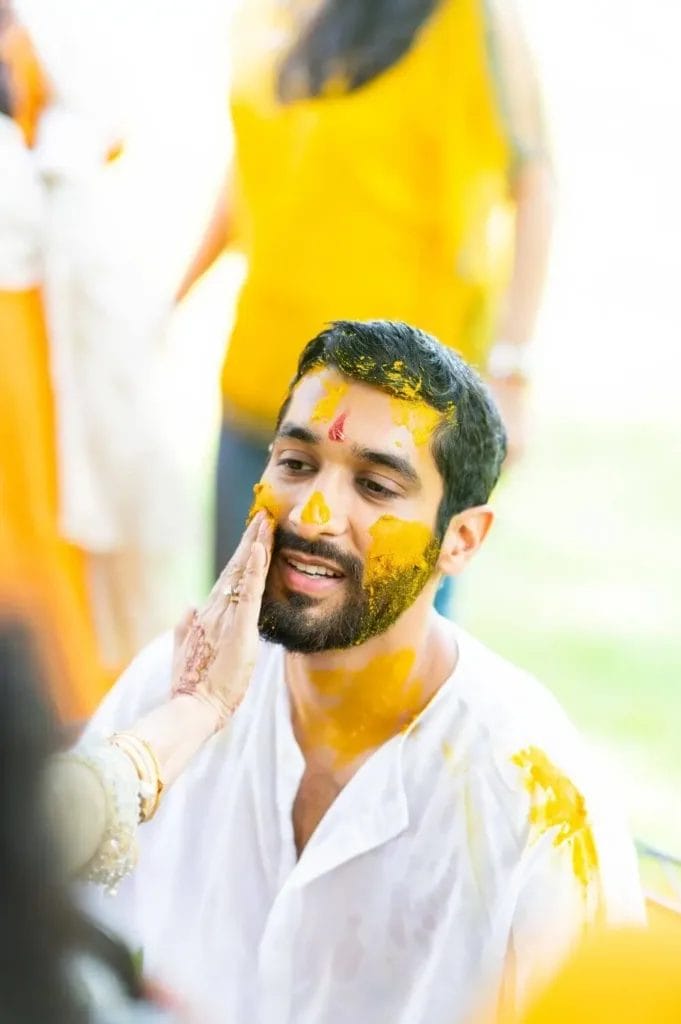 Joyful-Bengali-Boy-Haldi-Pose-Ideas